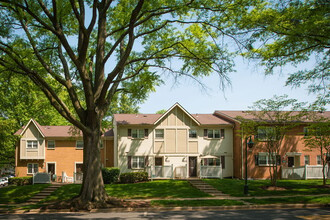 Amberleigh in Fairfax, VA - Foto de edificio - Building Photo