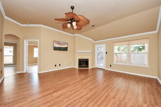 1702 Kemah Oaks Dr in Kemah, TX - Building Photo - Building Photo
