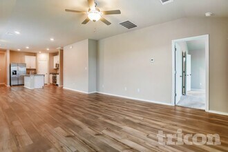 5300 Saddle Clb Dr in Georgetown, TX - Foto de edificio - Building Photo