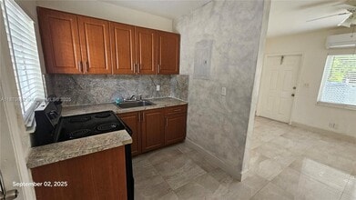 1830 Monroe St in Hollywood, FL - Building Photo - Building Photo