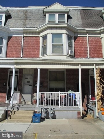 property at 1121 W Poplar St