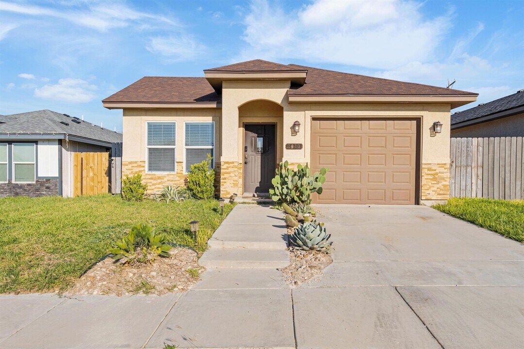 1013 Tesoro Run in Del Rio, TX - Building Photo