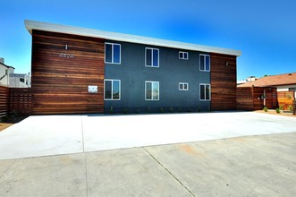 El Camino Apartments in San Diego, CA - Foto de edificio - Building Photo