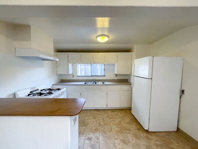 1160 San Pablo Ave in Seaside, CA - Building Photo - Building Photo