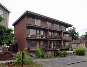 4451 Midvale Ave N in Seattle, WA - Building Photo - Building Photo