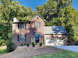 1371 Willowbrook Dr SW in Marietta, GA - Building Photo