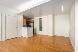 4th & Main in Los Angeles, CA - Building Photo - Interior Photo