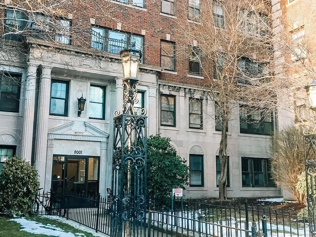 1997 Commonwealth Ave, Unit 5 in Boston, MA - Foto de edificio - Building Photo