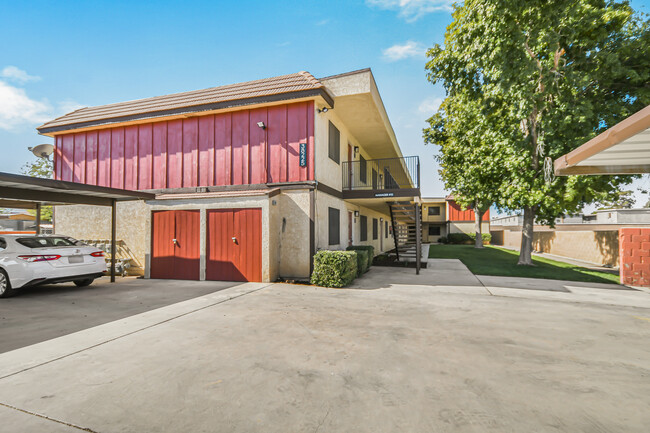 AV Palm Apartments in Palmdale, CA - Foto de edificio - Building Photo