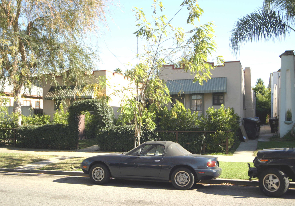 812-814 N Poinsettia Pl in Los Angeles, CA - Building Photo