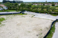 Majestic Palms Condominiums in Ft. Myers, FL - Foto de edificio - Building Photo