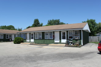 Castlewood Apartments in Pekin, IL - Building Photo - Building Photo