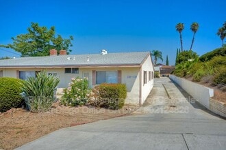 120 Trellis Ln in Escondido, CA - Building Photo - Building Photo