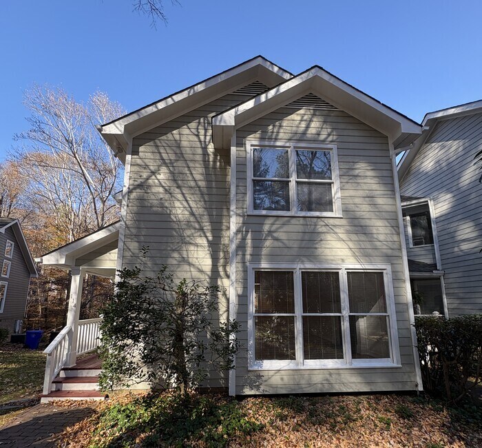 114 Channing Ln in Chapel Hill, NC - Building Photo