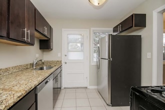 5240 Lee St in Skokie, IL - Building Photo - Building Photo