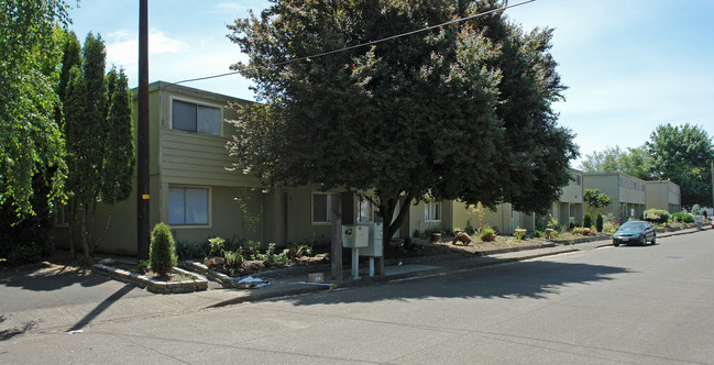 Avery Green Townhouses in Corvallis, OR - Building Photo - Building Photo