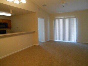 6985 Ortega Woods Dr in Jacksonville, FL - Building Photo - Building Photo