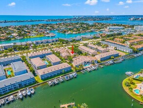 487 Pinellas Bayway S in Tierra Verde, FL - Foto de edificio - Building Photo
