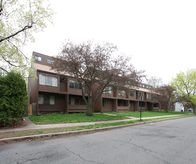 Covington Street Apartments in New Britain, CT - Building Photo - Building Photo