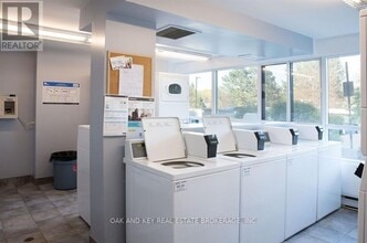 600 Grenfell Dr in London, ON - Building Photo - Building Photo