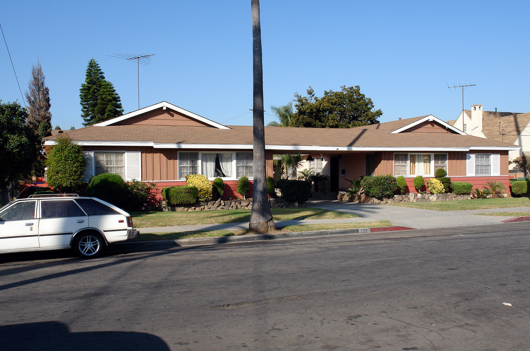 323 S Cedar Ave in Inglewood, CA - Foto de edificio