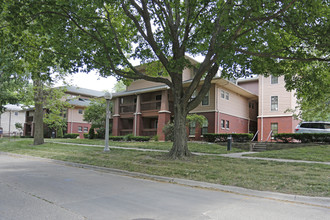 Smith Apartments @ 604 W. Stoughton in Urbana, IL - Building Photo - Building Photo