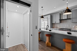 742 S Broad St in Philadelphia, PA - Building Photo - Building Photo