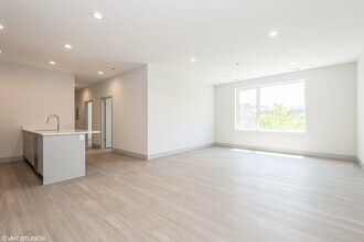 1334 W Devon Ave in Chicago, IL - Foto de edificio - Building Photo