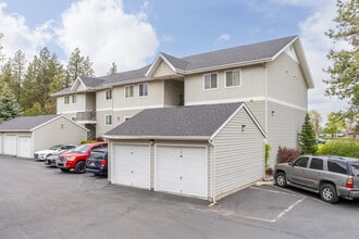 Courts At Indian Canyon in Spokane, WA - Foto de edificio - Building Photo