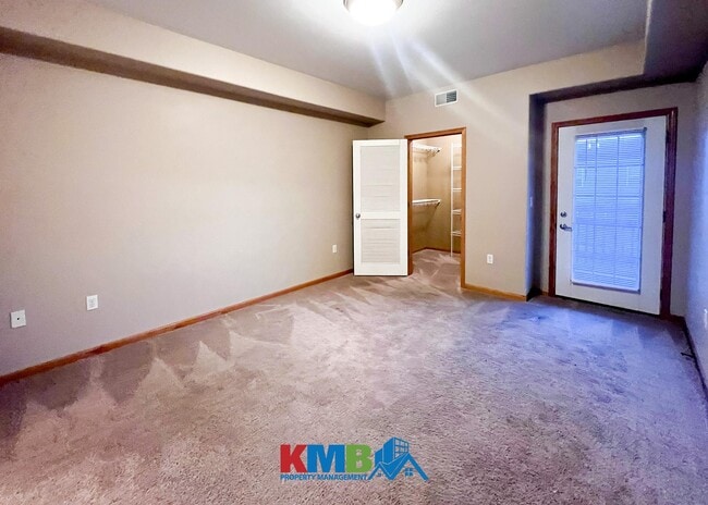 2210 W Lake Rd, Unit 102 in North Liberty, IA - Building Photo - Building Photo