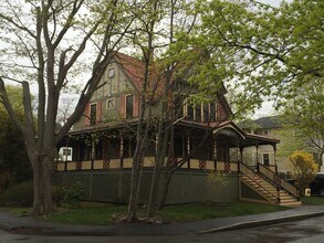 4 Phillips Rd in Nahant, MA - Foto de edificio - Building Photo