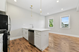 128 Bremen St, Unit 3 in Boston, MA - Building Photo - Building Photo