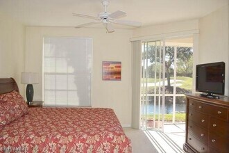 2120 Arielle Dr in Naples, FL - Foto de edificio - Building Photo