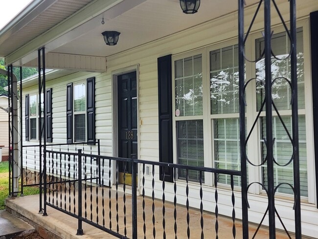 128 Robinette Ln in Statesville, NC - Building Photo - Building Photo
