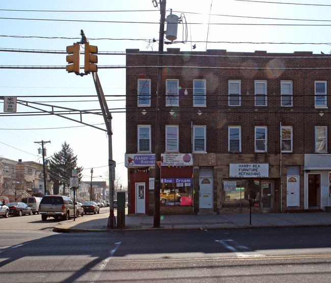 1090 Avenue C in Bayonne, NJ - Foto de edificio - Building Photo