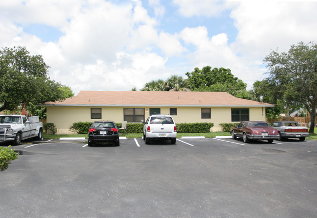 8871 Burma Rd in Palm Beach Gardens, FL - Building Photo - Building Photo