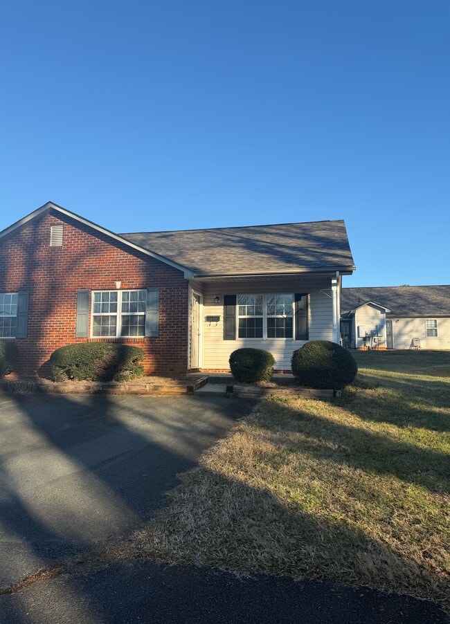 property at 1617 Classic Dr