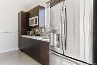 10458 NW 67th St in Doral, FL - Building Photo - Building Photo
