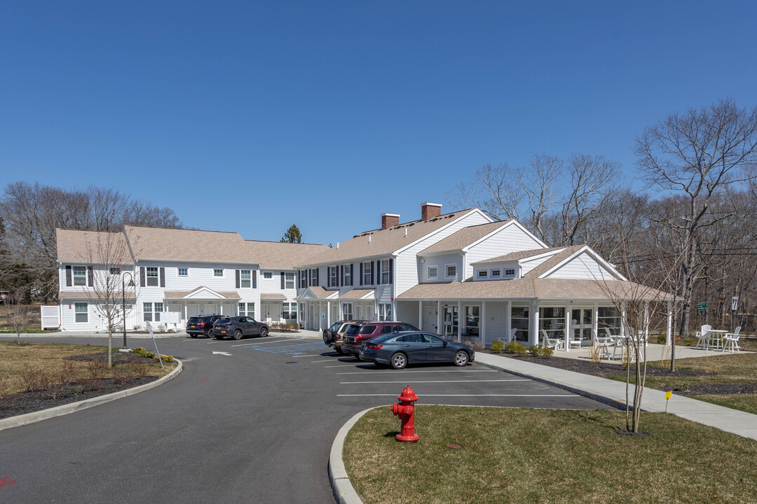 Sandy Hollow Cove in Southampton, NY - Building Photo