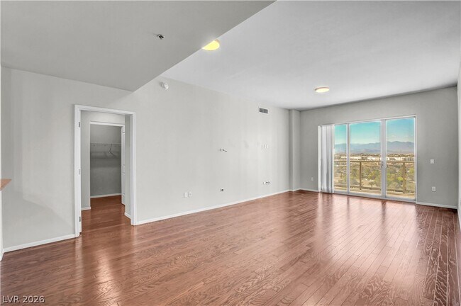 8255 S Las Vegas Blvd in Las Vegas, NV - Foto de edificio - Building Photo