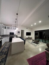 3003 Birdwood Cir in Austin, TX - Foto de edificio - Building Photo