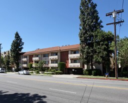 5421 Kester Ave in Sherman Oaks, CA - Building Photo