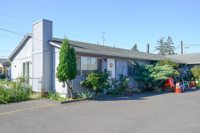 5907 SE 83rd Ave in Portland, OR - Building Photo - Building Photo