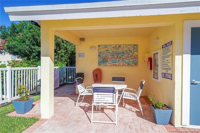 5596 NE Gulfstream Way in Stuart, FL - Building Photo - Building Photo