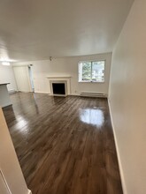 15415 35th Ave W, Unit E205 in Lynnwood, WA - Building Photo - Building Photo