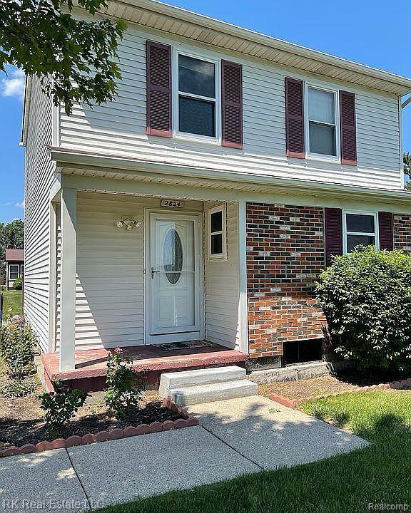 property at 2824 Roundtree Dr