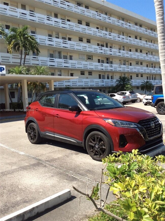 3000 Marcos Dr in Aventura, FL - Building Photo - Building Photo