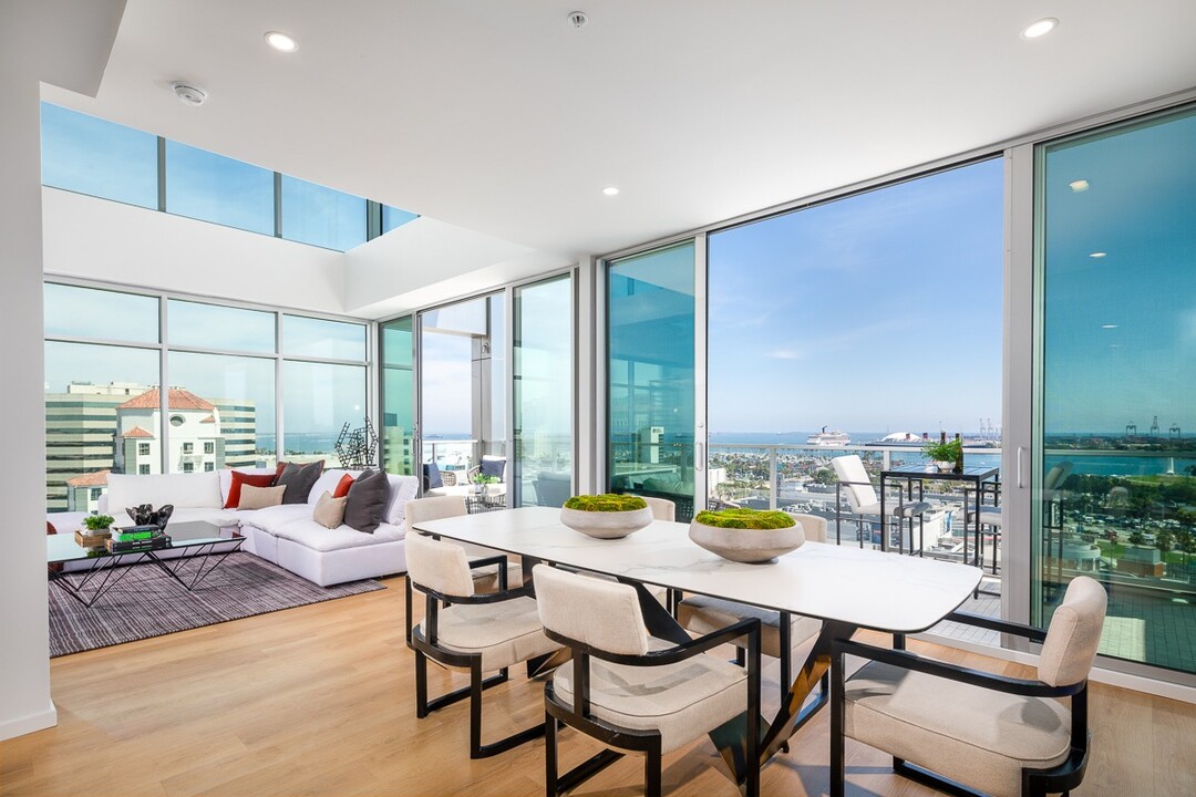200 West Ocean in Long Beach, CA - Foto de edificio