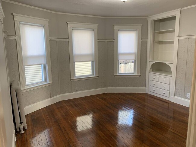 25 Linden St, Unit #1 in Boston, MA - Building Photo - Building Photo