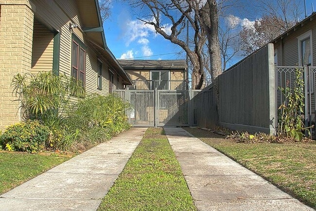 735 E 12th St in Houston, TX - Building Photo - Building Photo